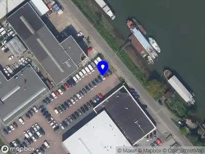 Ambulance met gepaste spoed naar de Stormpolderdijk in Krimpen aan den IJssel