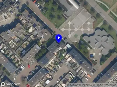 Ambulance met grote spoed naar de Berliozstraat in Maassluis