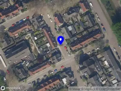 Ambulance met grote spoed naar de Alcorstraat in Rotterdam