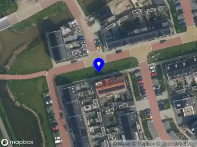 Ambulance met grote spoed naar de Tweemanspolder in Zevenhuizen