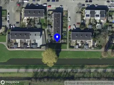 Ambulance met grote spoed naar de Ellemare in Rotterdam