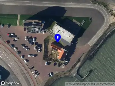 Ambulance met grote spoed naar de Havenplein in Den Helder