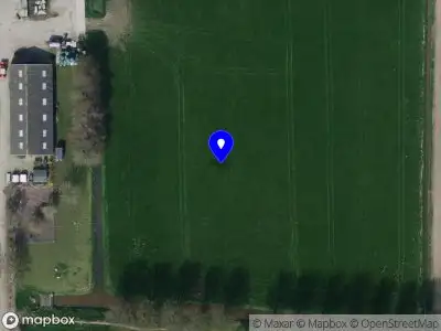 Ambulance met grote spoed naar de Zuiddijk in Maasdam