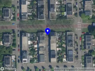 Ambulance met grote spoed naar de Lommelstraat in Amsterdam