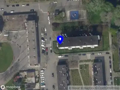 Ambulance met grote spoed naar de Zandkreek in Rotterdam