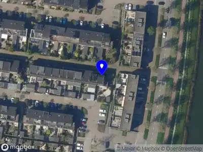 Ambulance met grote spoed naar de Leemansschans in Zoetermeer