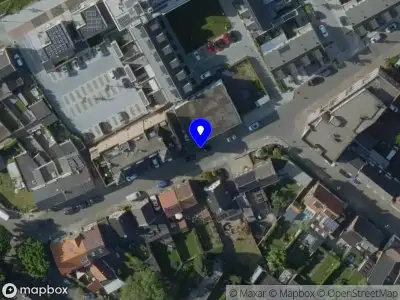 Ambulance met grote spoed naar de Penitentenstraat in Weert vanwege voertuigbrand