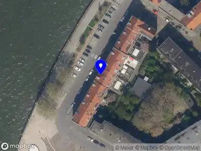 Ambulance met gepaste spoed naar de Maaskade in Rotterdam