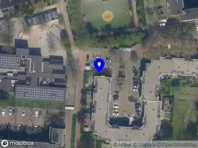 Ambulance met grote spoed naar de Vondelweg in Rotterdam