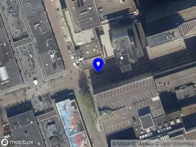 Ambulance met gepaste spoed naar de Aert van Nesstraat in Rotterdam