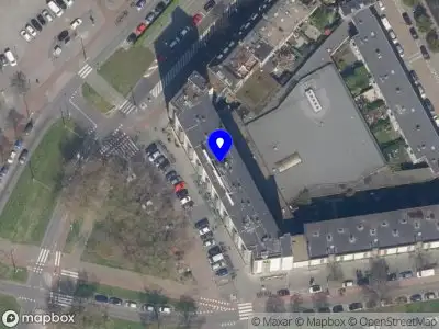 Ambulance met gepaste spoed naar de Stadhoudersplein in Rotterdam