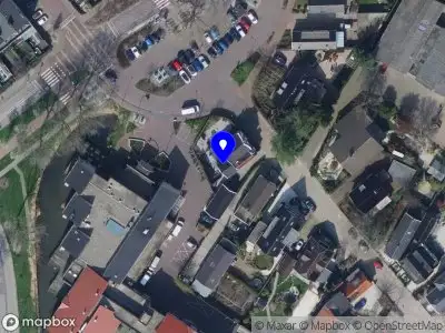 Ambulance met grote spoed naar de Weegje in 's-Gravendeel
