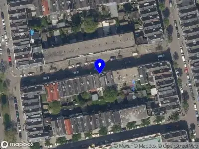 Ambulance met grote spoed naar de 1e Carnissestraat in Rotterdam