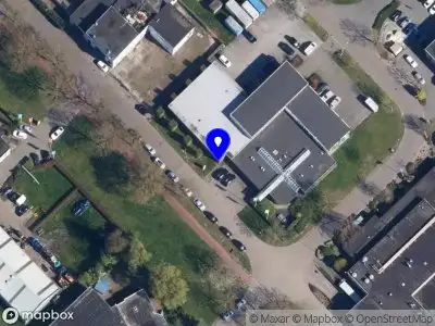 Ambulance en brandweer met grote spoed naar de Demeterlaan in Veendam