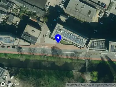 Brandweer met gepaste spoed naar de Raadhuisstraat in Veenendaal vanwege voertuigbrand