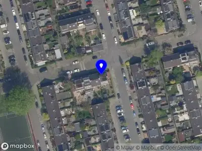 Ambulance met grote spoed naar de De Bazelstraat in Rotterdam