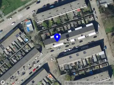 Ambulance met gepaste spoed naar de Abadanstraat in Hoogvliet Rotterdam