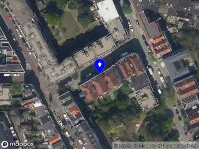 Ambulance met grote spoed naar de Korte Schoonderloostraat in Rotterdam