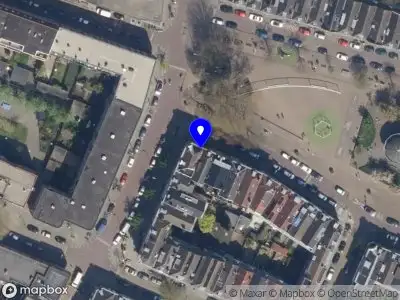 Ambulance met grote spoed naar de Pijnackerplein in Rotterdam