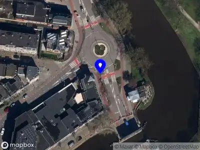 Politie met grote spoed naar de Harlingersingel in Leeuwarden vanwege ongeval met letsel