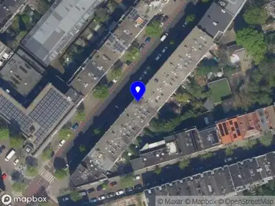 Ambulance met grote spoed naar de Walenburgerweg in Rotterdam