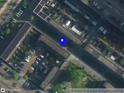 Ambulance met grote spoed naar de Aakpad in Amsterdam
