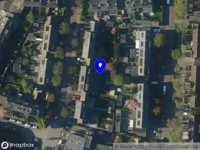 Brandweer met grote spoed naar de Waalstraat in Alkmaar vanwege waarnemen gaslucht