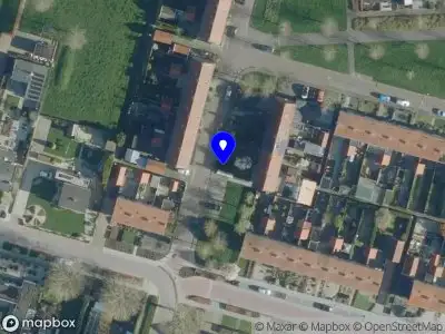 Ambulance met grote spoed naar de Graaf van Hornestraat in Woudrichem