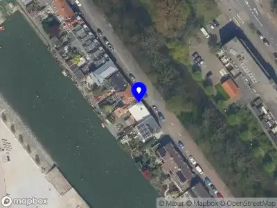 Ambulance met grote spoed naar de Noorddijk in Maassluis