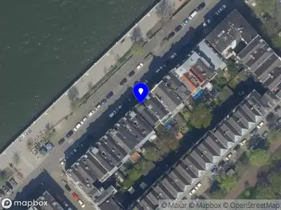 Ambulance met gepaste spoed naar de Maaskade in Rotterdam