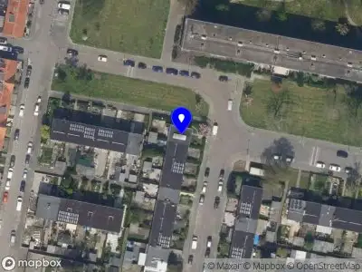 Ambulance met grote spoed naar de Burgemeester Molenaarstraat in Rotterdam