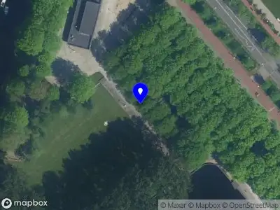 Ambulance met grote spoed naar de Frans Naerebouthof in Amsterdam