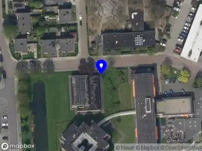 Ambulance met gepaste spoed naar de Velsenaerstraat in Pernis Rotterdam