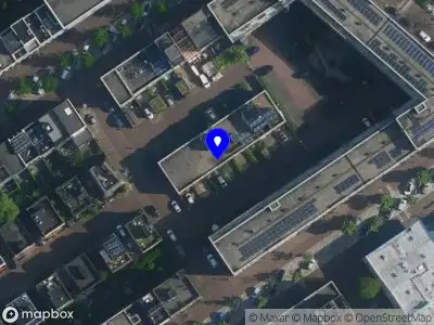 Ambulance met grote spoed naar de Edward Masseystraat in Amsterdam