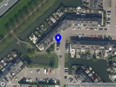 Ambulance met grote spoed naar de Bachstraat in Capelle aan den IJssel