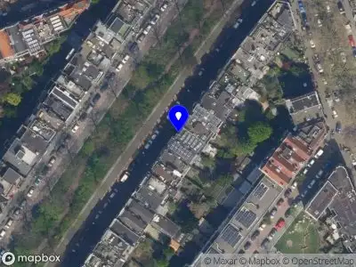 Ambulance met grote spoed naar de Bergselaan in Rotterdam