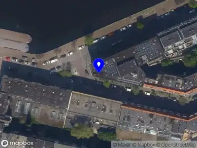 Ambulance met grote spoed naar de Coolhaven in Rotterdam