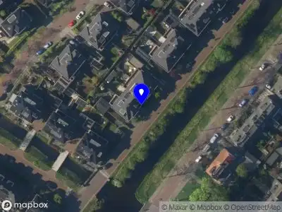 Ambulance met grote spoed naar de Burgemeester Cannegieterlaan in Voorschoten