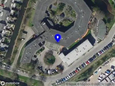 Brandweer met grote spoed naar de Hugo de Groothof in Ridderkerk