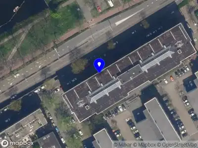 Ambulance met grote spoed naar de Donker Curtiusstraat in Rotterdam