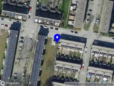 Ambulance met grote spoed naar de Abbenbroekweg in Rotterdam
