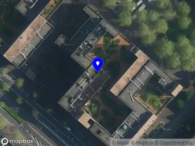 Ambulance met grote spoed naar de Maria Austriastraat in Amsterdam