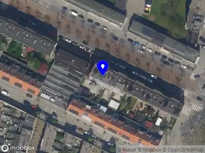 Ambulance met grote spoed naar de Schiedamseweg in Rotterdam