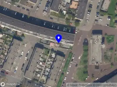 Ambulance met grote spoed naar de Katendrechtsestraat in Rotterdam