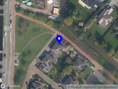 Ambulance met grote spoed naar de Hellendaalstraat in Rotterdam