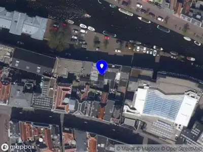 Ambulance met gepaste spoed naar de Boommarkt in Leiden