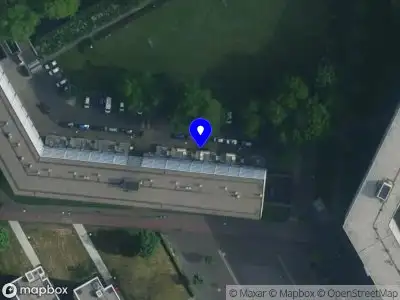 Ambulance met gepaste spoed naar de Gravestein in Amsterdam