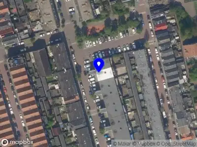 Ambulance met grote spoed naar de Stationsstraat in Vlaardingen