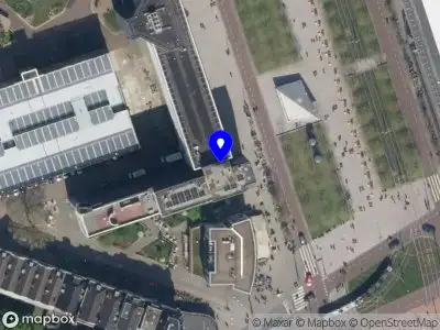 Ambulance met grote spoed naar de Kruisplein in Rotterdam