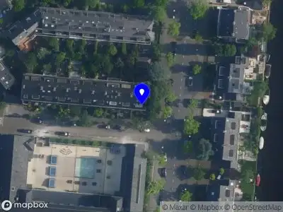 Ambulance met gepaste spoed naar de Willem Royaardsstraat in Amsterdam